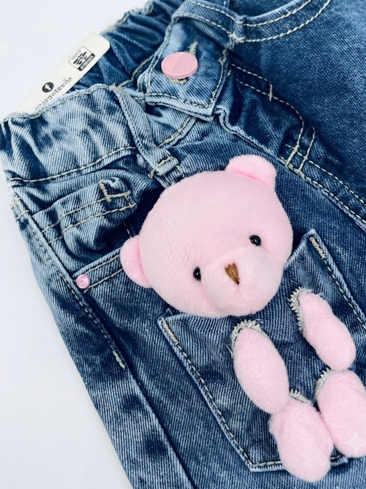 Pantalón niña de mezclilla con llavero de osito rosa
