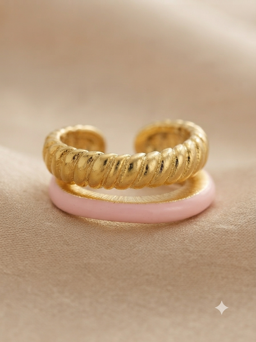 ✨ Anillo dama dorado con detalle rosa