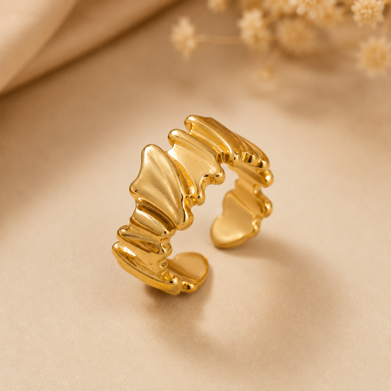 Anillo dama dorado diseño orgánico corazón