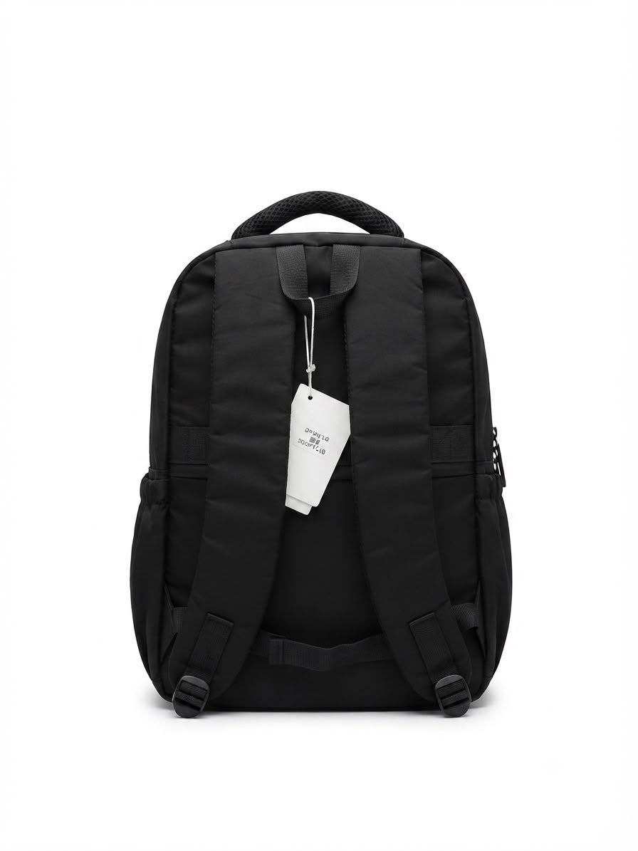 Mochila juvenil negra con detalles decorativos 🎒🖤