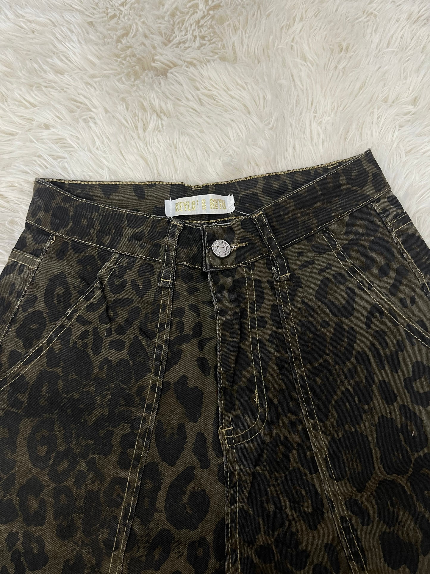 Pantalón dama mezclilla cargo palazzo animal print