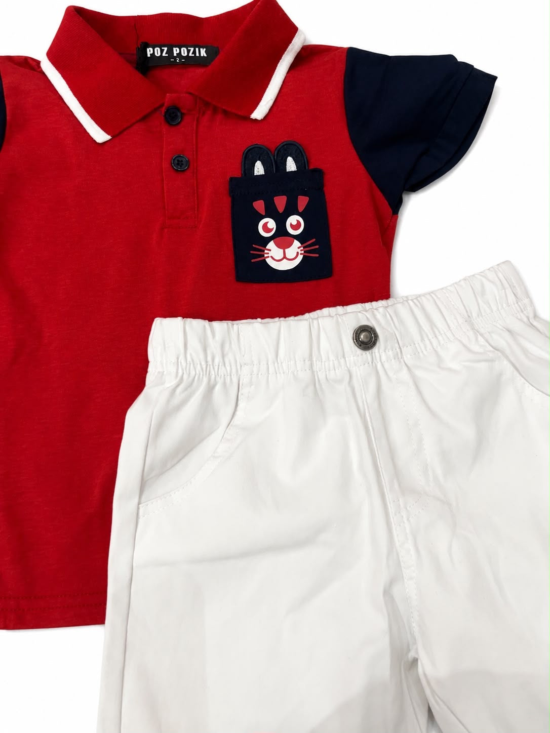 Set niño tipo polo rojo con short blanco