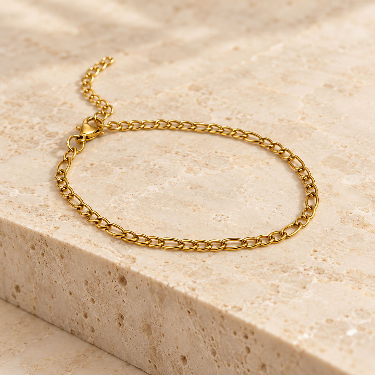 Pulsera dama dorada de eslabones ovalados entrelazados