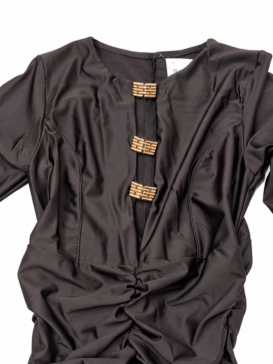 Vestido dama con fruncido y detalles dorados