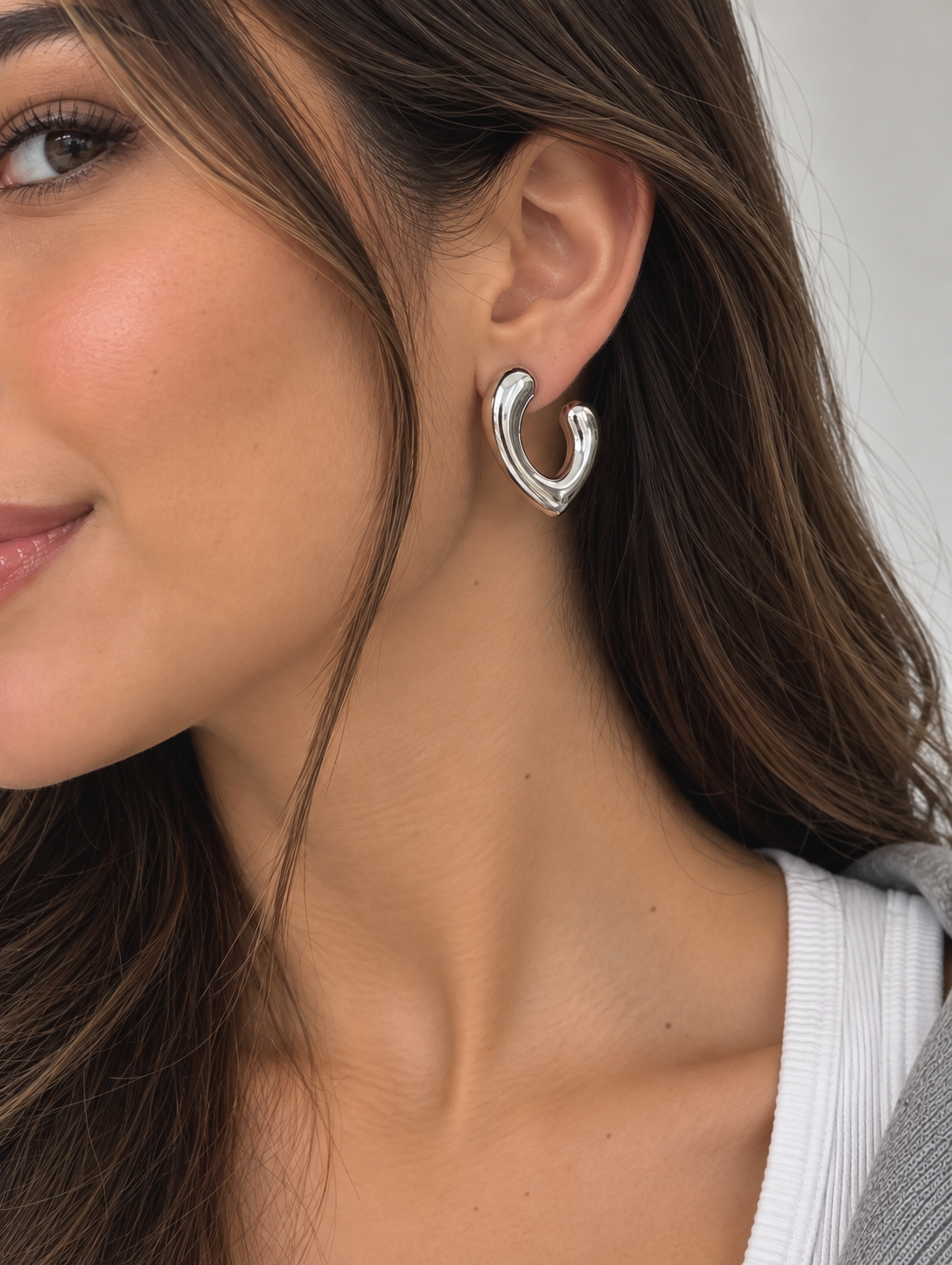 Aretes dama corazón abierto plateado ✨