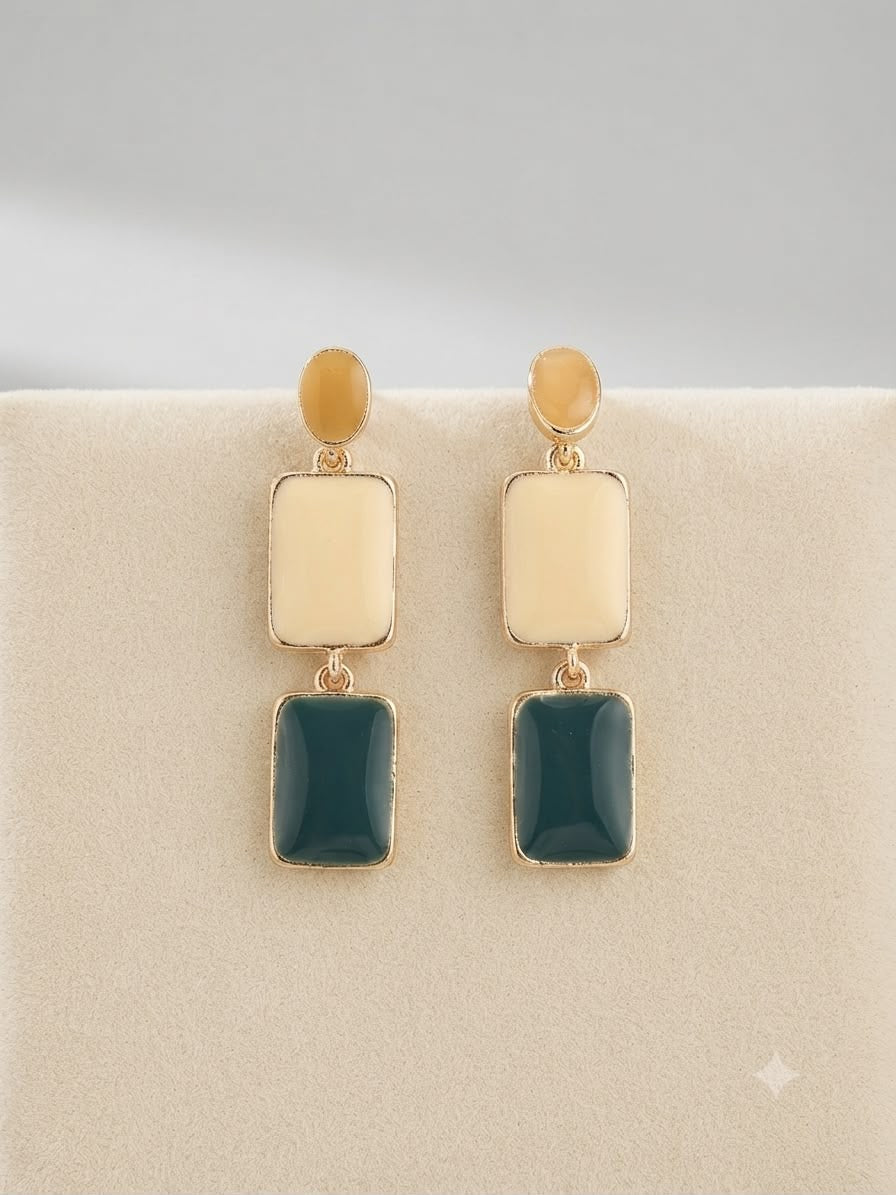 Aretes colgantes geométricos en verde