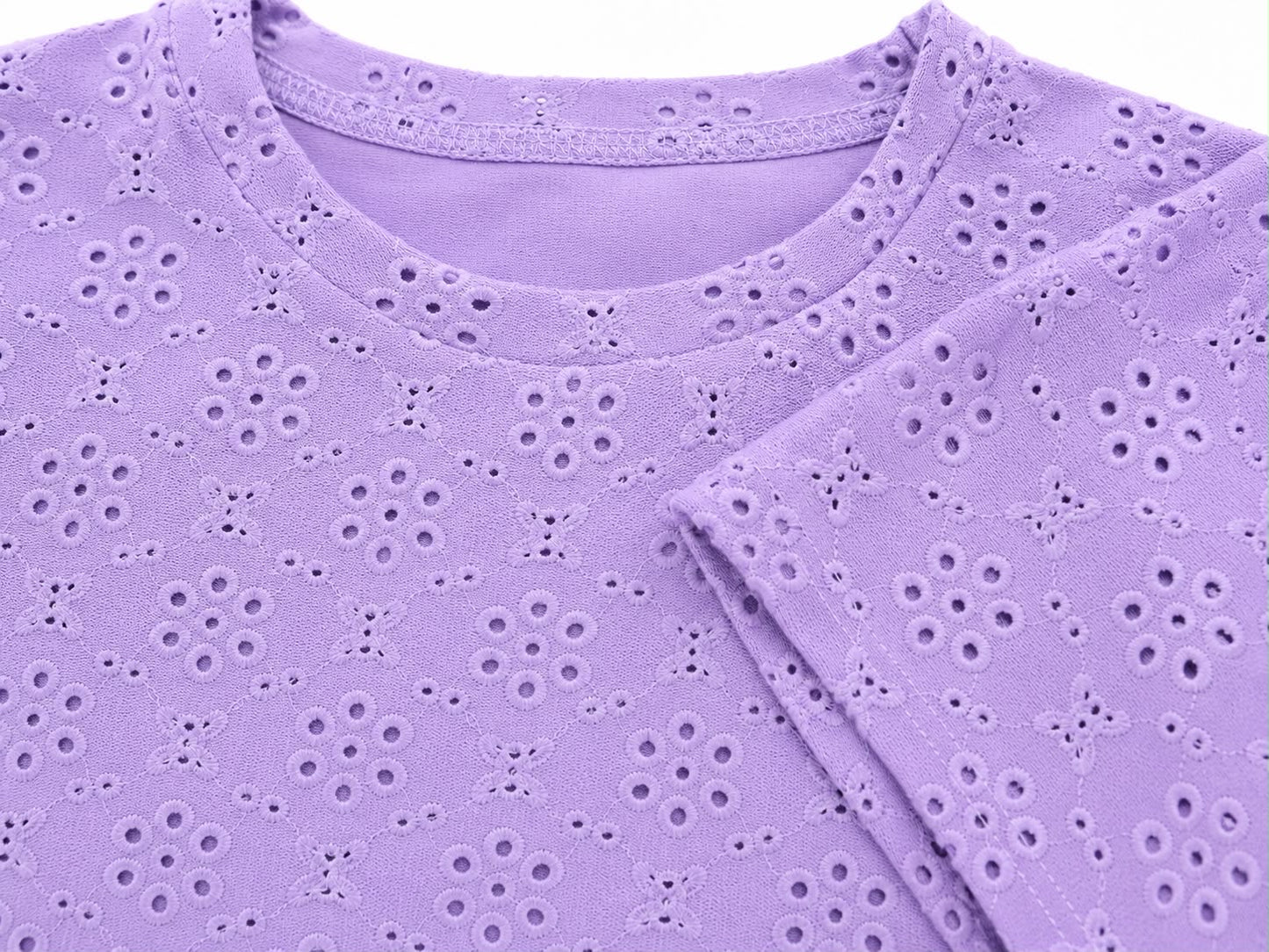 Blusa niña lila con bordado floral