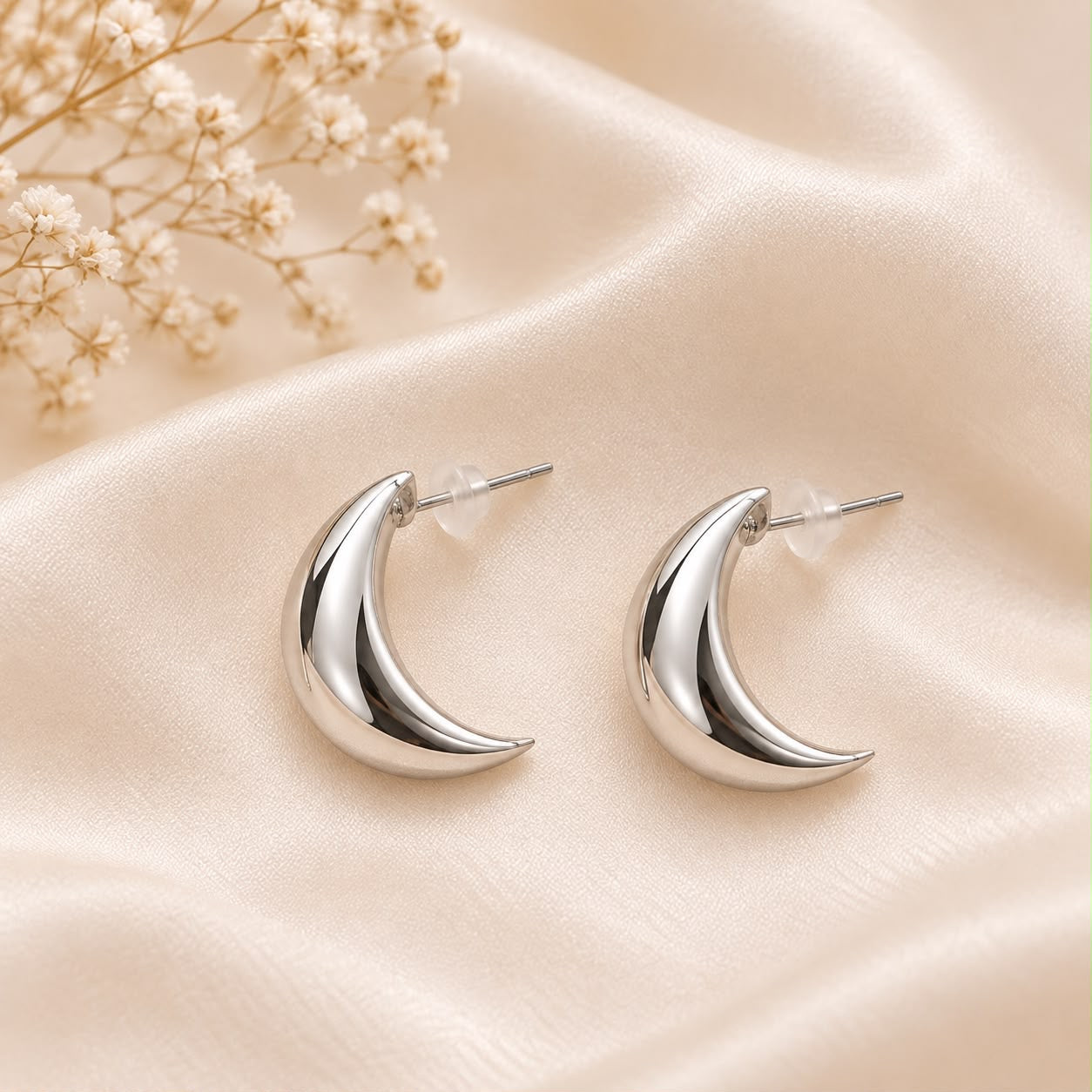 Aretes luna plateados minimalistas