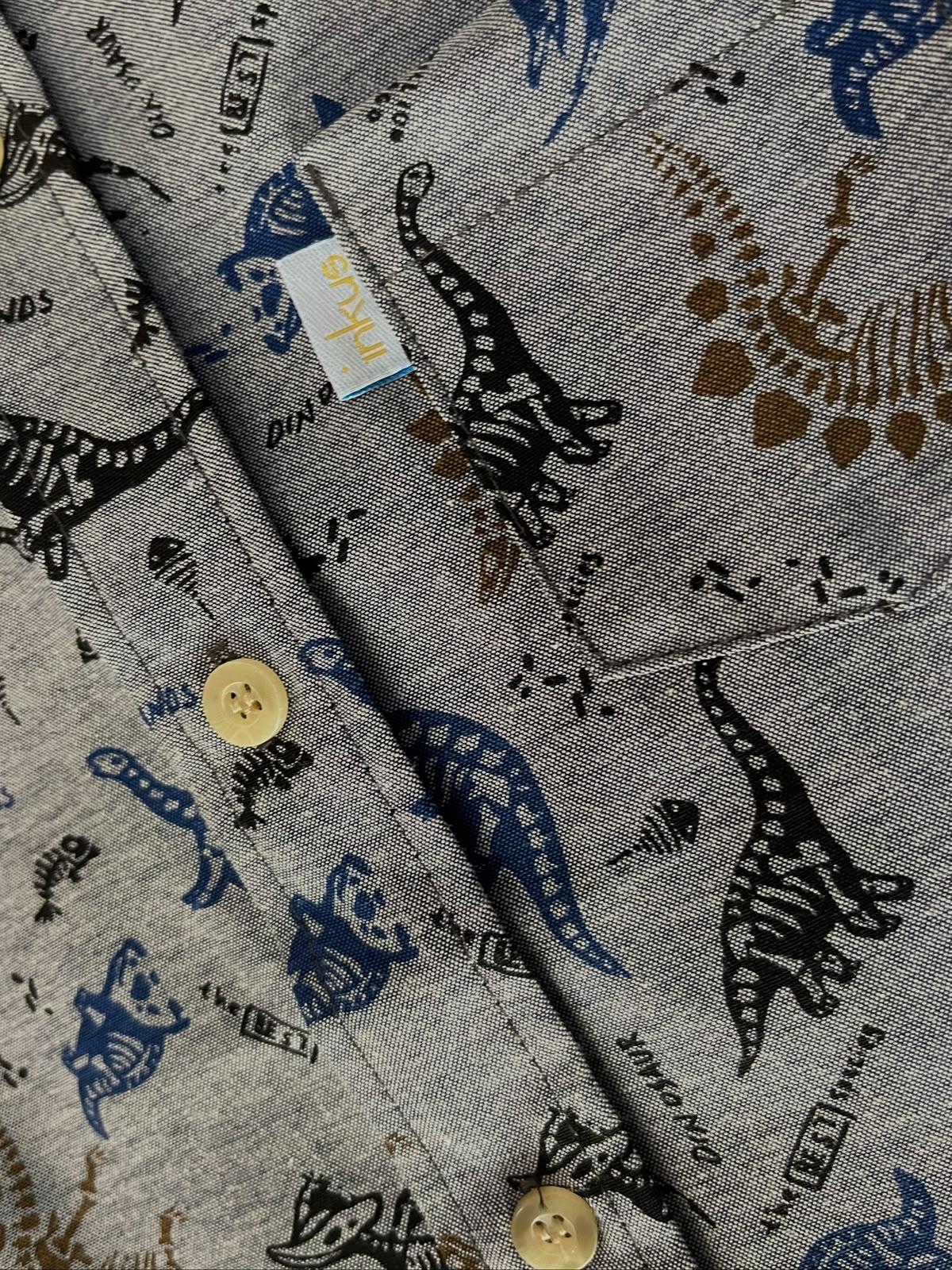 Camisa niño manga larga con estampado de dinosaurios