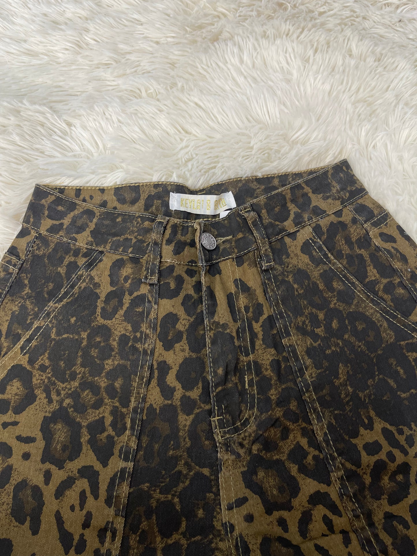 Pantalón dama mezclilla cargo palazzo estampado animal print