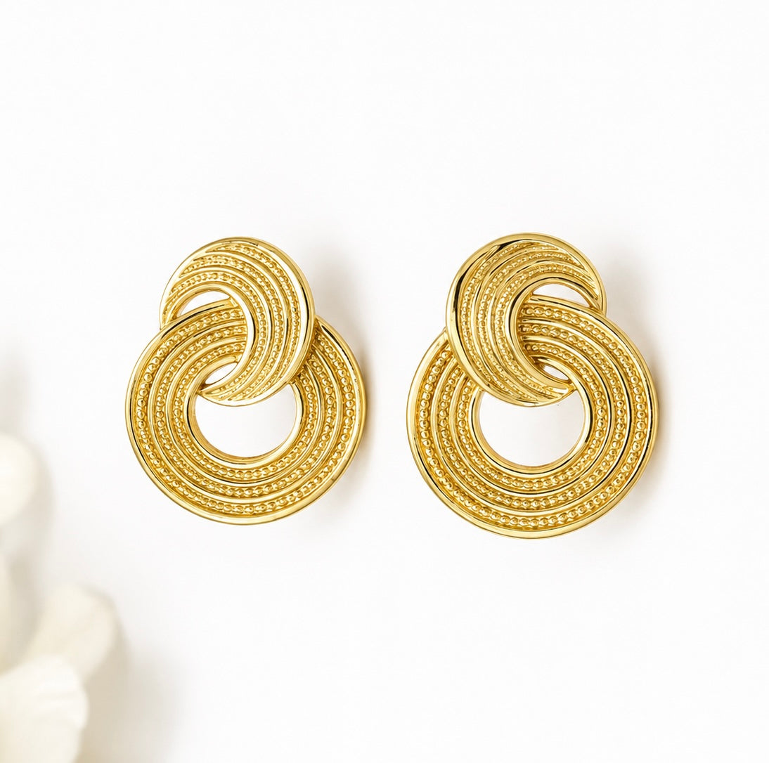 Aretes Dorados Diseño Entrelazado