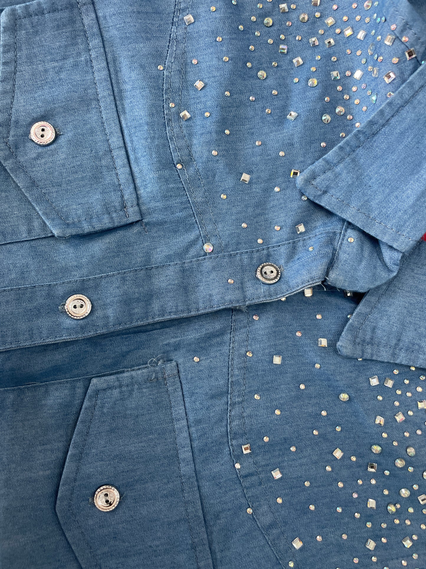 đź’™ Camisa dama de Mezclilla Ligera con PedrerĂa – Un clásico con un toque de brillo đź’™