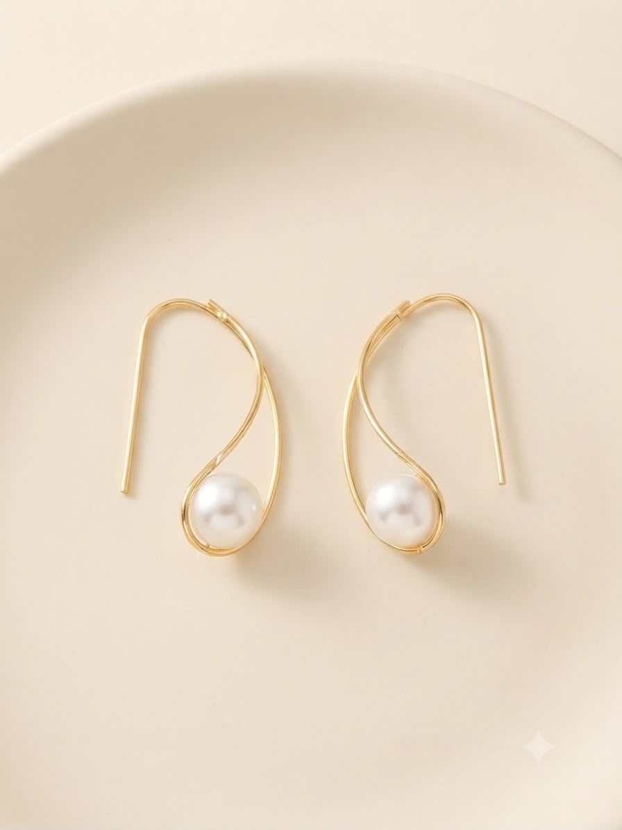 Aretes Dorados con Perla – Elegancia Minimalista