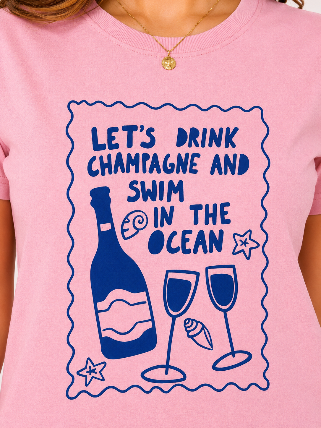 Playera dama estampada “Let’s Drink Champagne and Swim in the Ocean” 🌸🥂