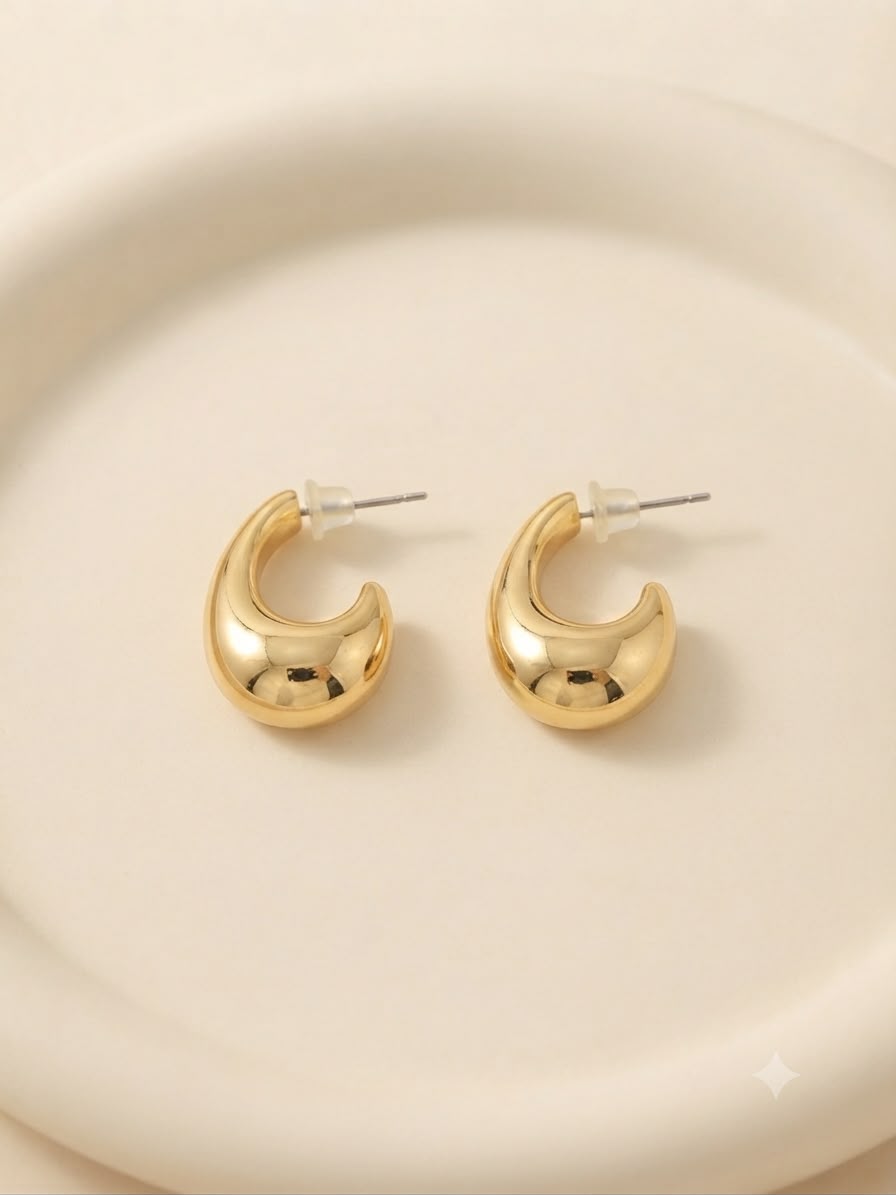 Aretes Tipo Huggie Dorados ✨