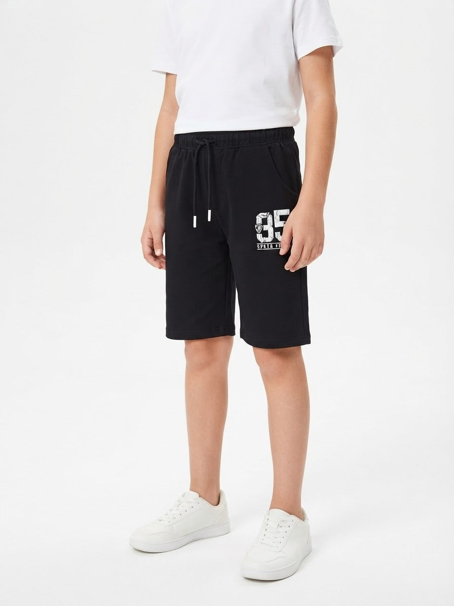 Short niño negro con estampado lateral