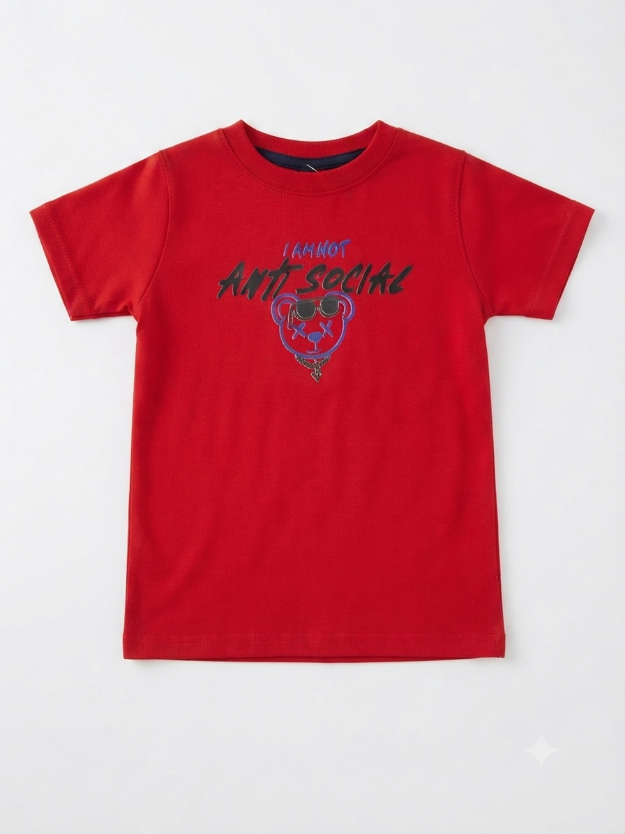 Playera niño cuello redondo manga corta color rojo con estampado frontal moderno