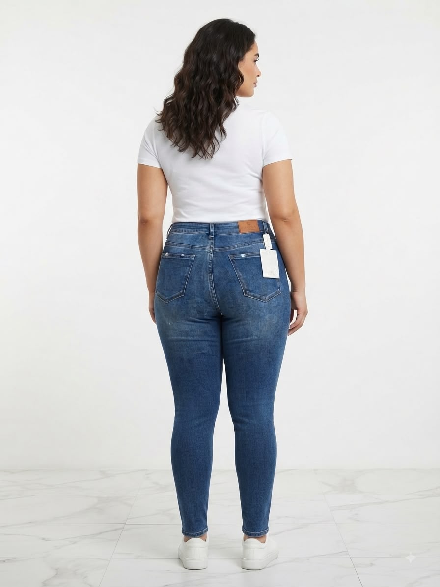 Pantalón Dama de Mezclilla Ajustado con Desgastes y Dobladillo Deshilachado