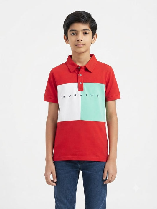 Playera niño tipo polo color rojo con diseño de bloques