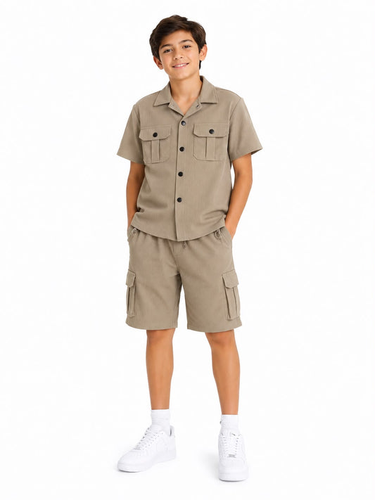 Set niño camisa tipo safari con short cargo color caqui