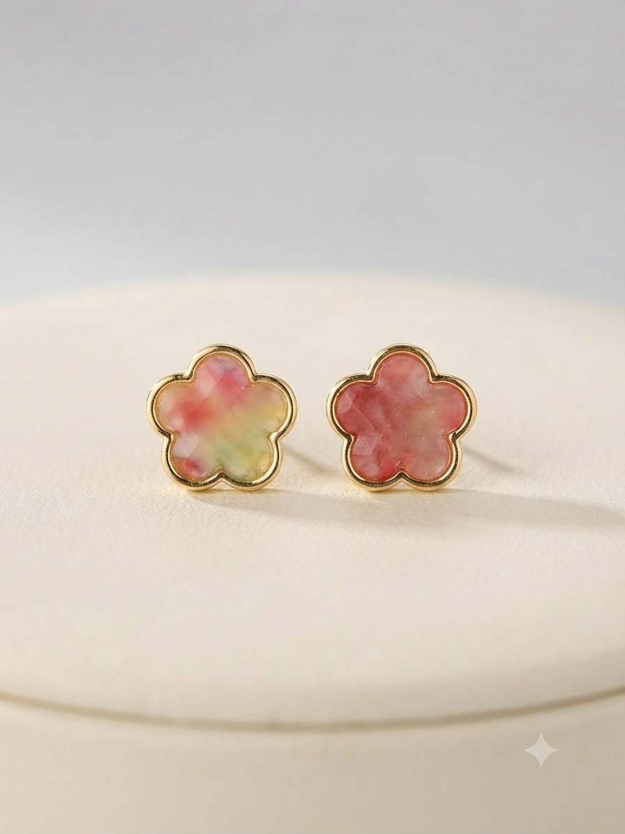 Aretes flor nácar rosa borde dorado