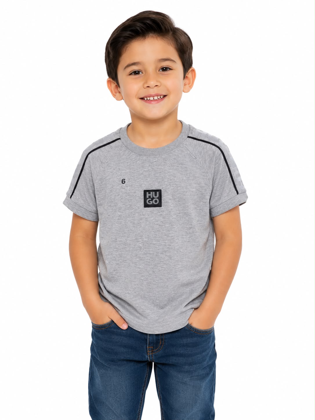 Playera niño cuello redondo color gris con detalle en mangas