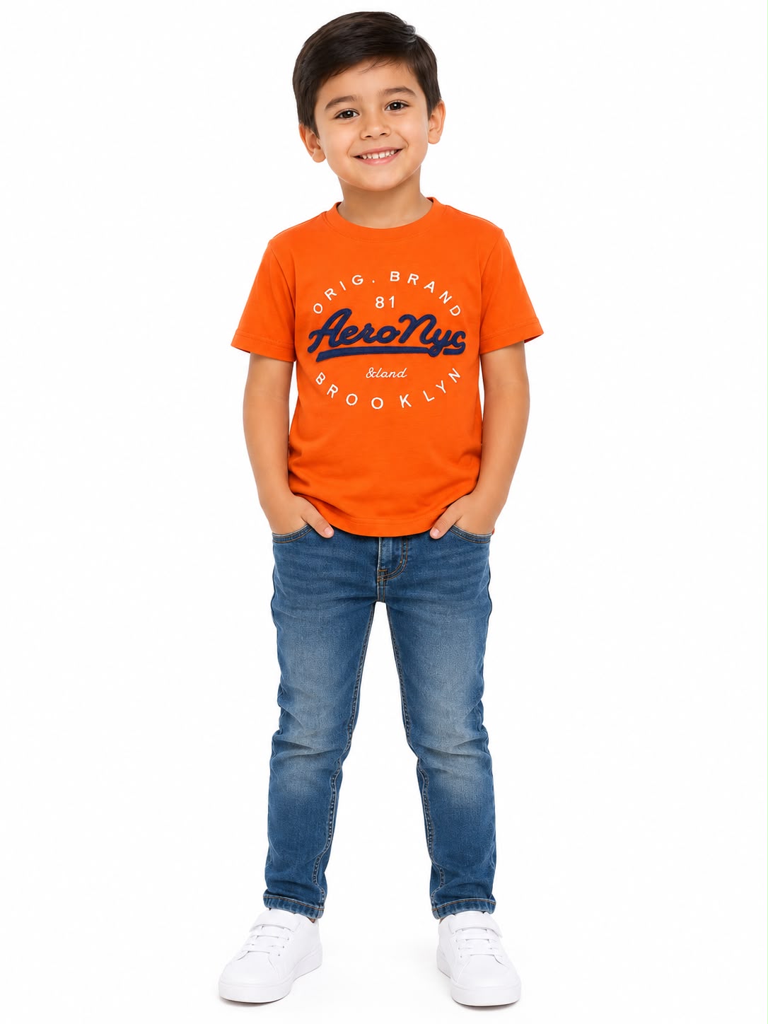 Playera niño cuello redondo color naranja con estampado frontal