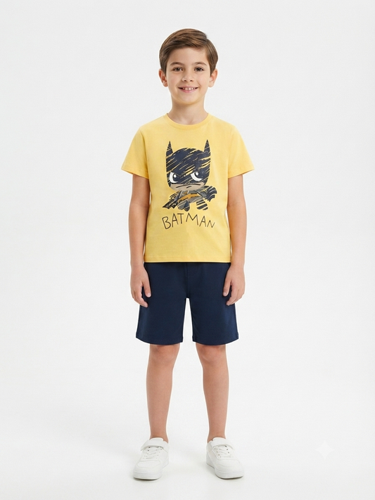 Set niño playera amarilla y short azul marino con estampado de Batman