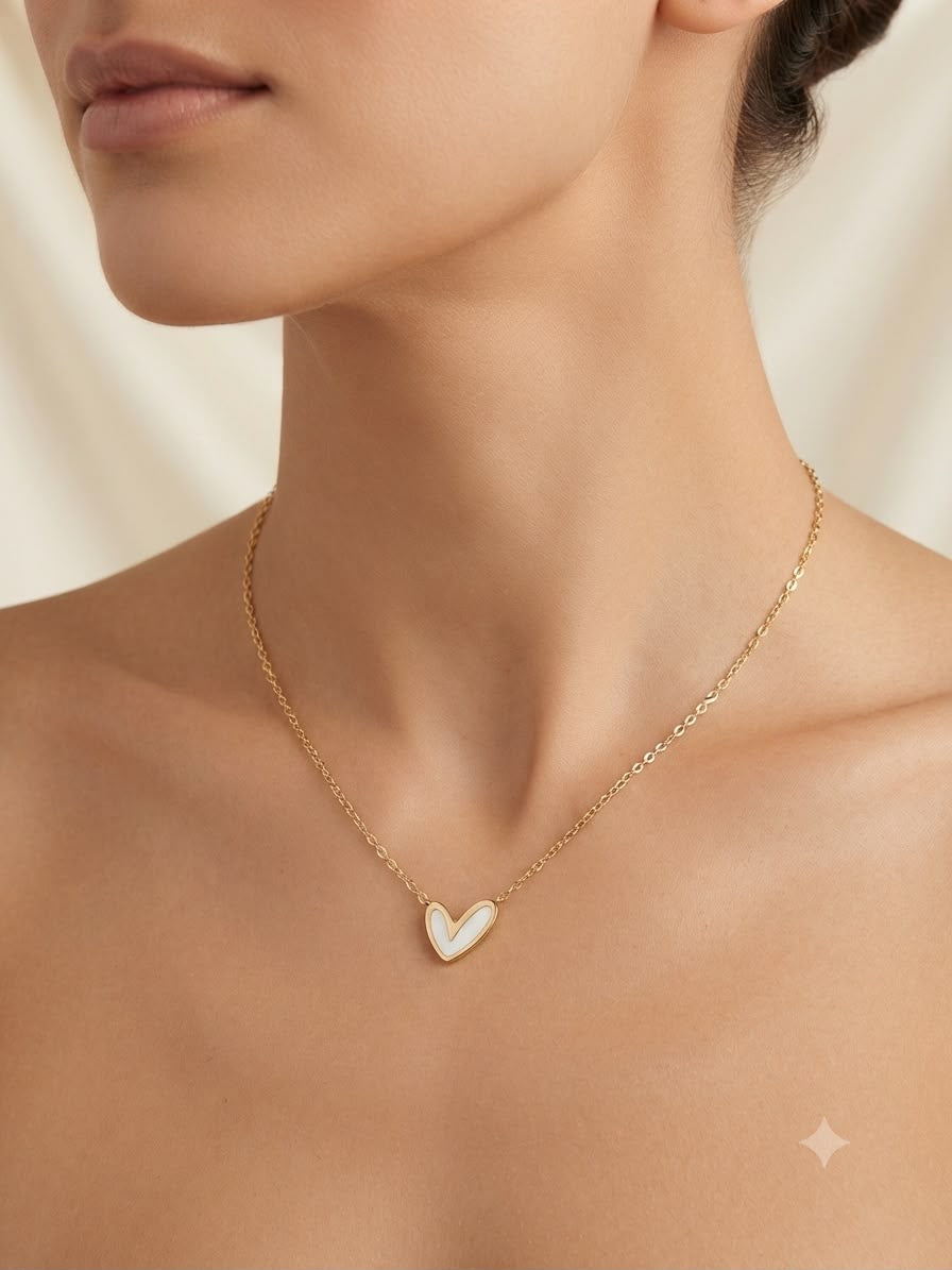 Collar Dama corazón dorado centro blanco