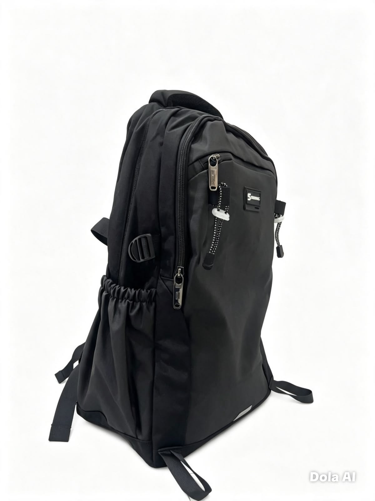 Mochila juvenil negra con diseño deportivo