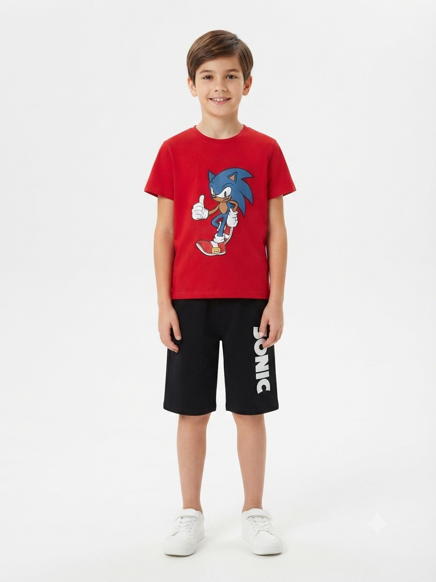 Set niño playera roja y short negro con estampado de Sonic