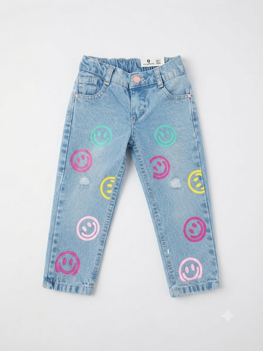 Pantalón niña de mezclilla con estampado de caritas felices
