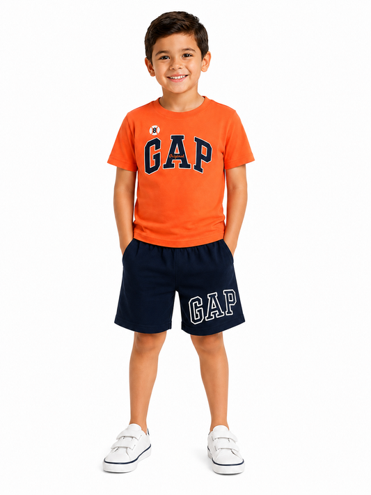 Set niño playera naranja con short azul marino estampado GAP estilo casual deportivo