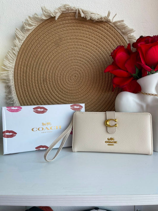 Cartera Dama color marfil con herrajes dorados