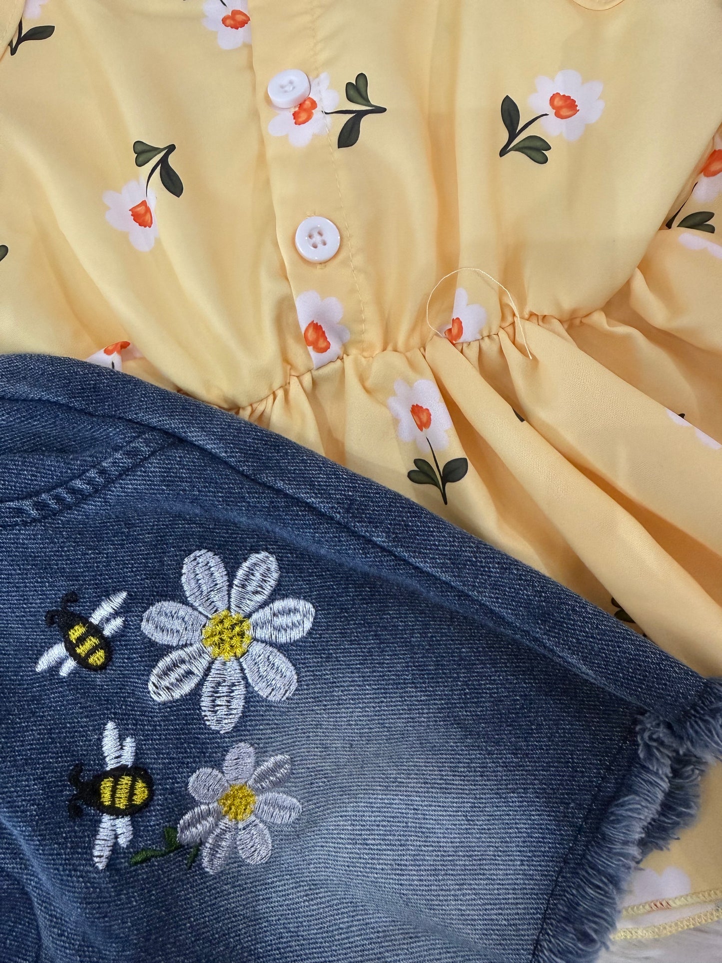Set niña blusa amarilla con short de mezclilla