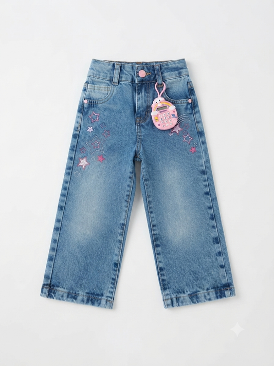 Pantalón niña de mezclilla con bordado de estrellas y calculadora llavero