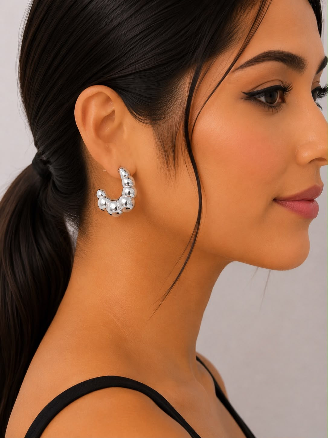 Aretes argolla de esferas plateadas bolitas