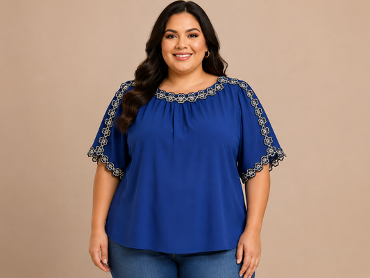 Blusa Dama Azul Rey con Bordado Floral en Cuello y Mangas