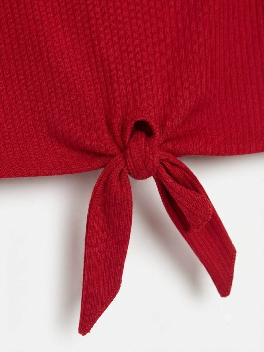 Blusa niña roja con hombros y moño frontal