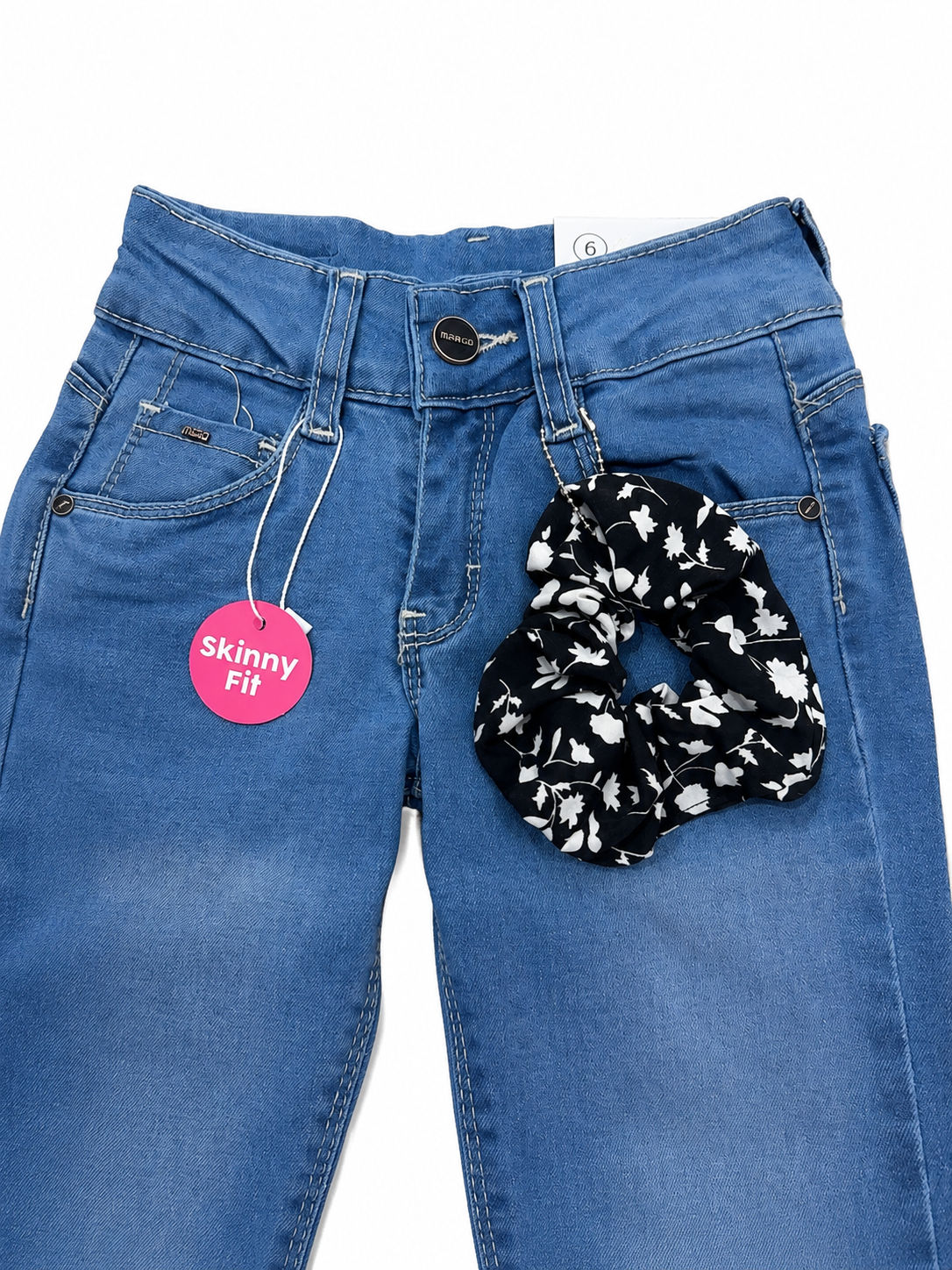 Pantalón niña mezclilla skinny con scrinchie