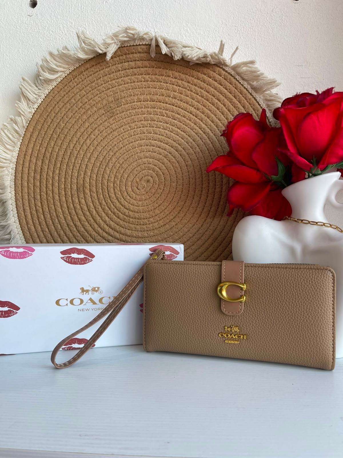 Cartera Dama color café taupe herrajes dorados