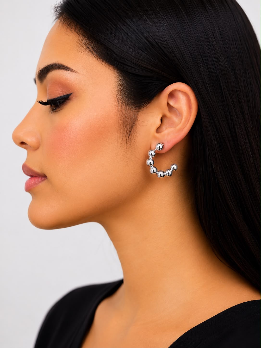 Aretes argolla de perlas plateadas