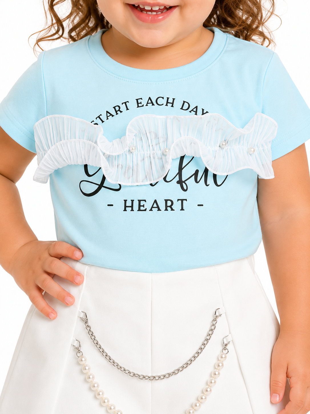 Set niña blusa azul cielo con short blanco