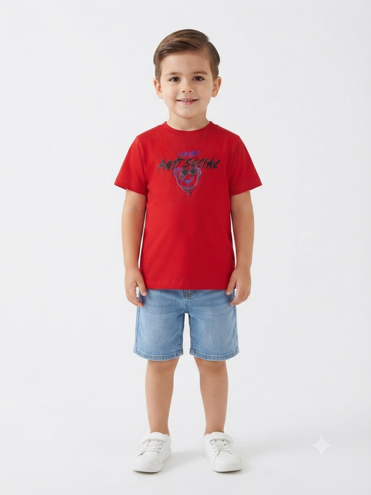 Playera niño cuello redondo manga corta color rojo con estampado frontal moderno