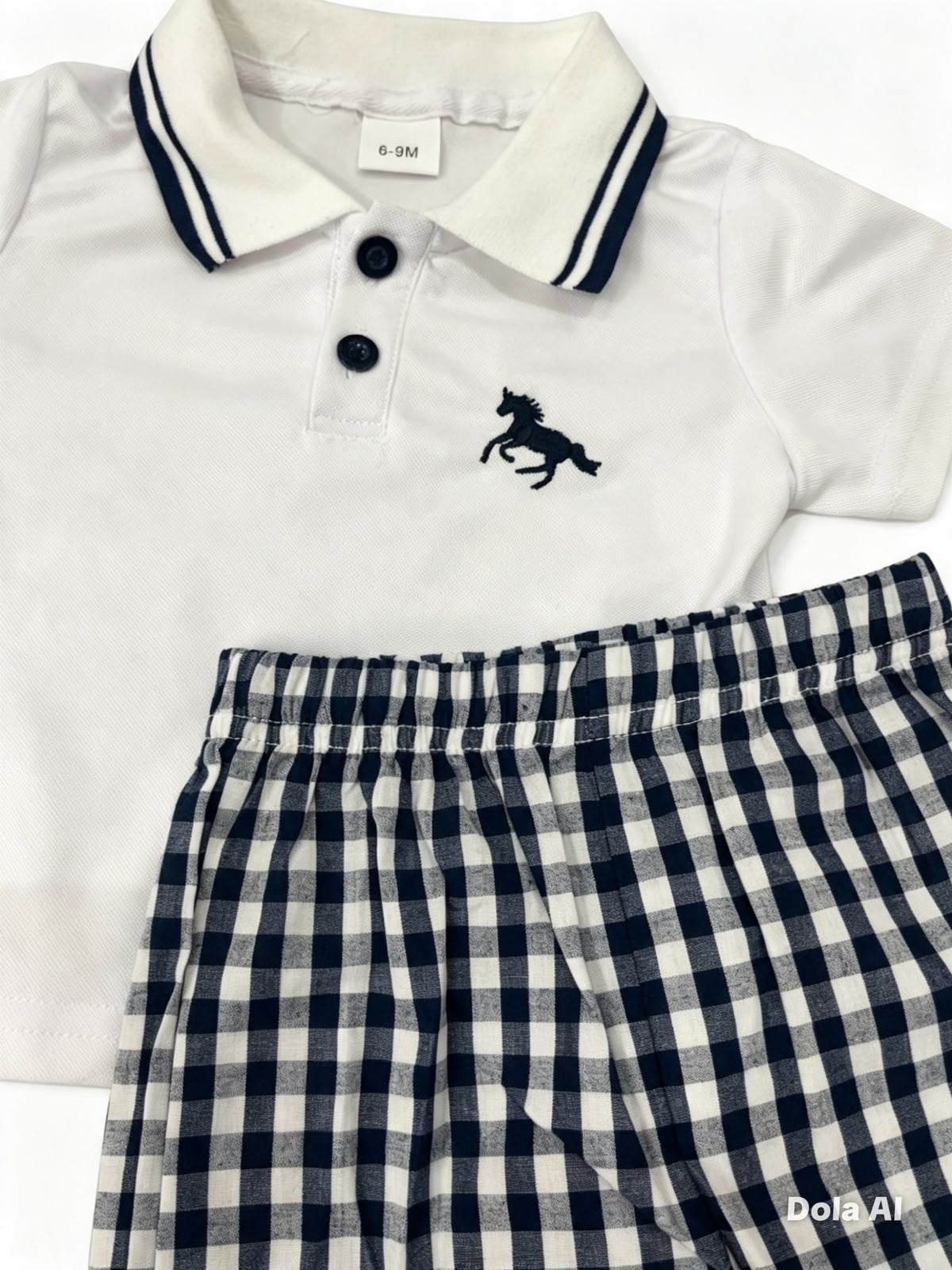 Set niño polo blanco con short de cuadros