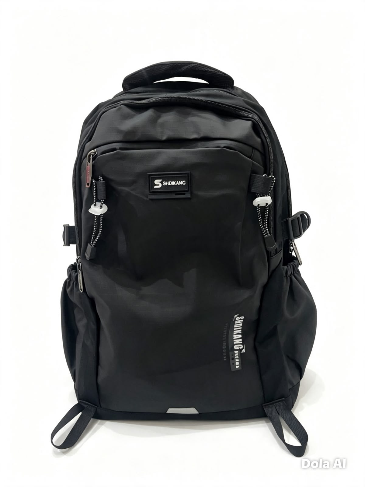 Mochila juvenil negra con diseño deportivo