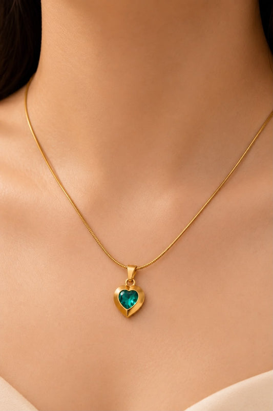 Collar accesorio dama – Corazón con cristal verde