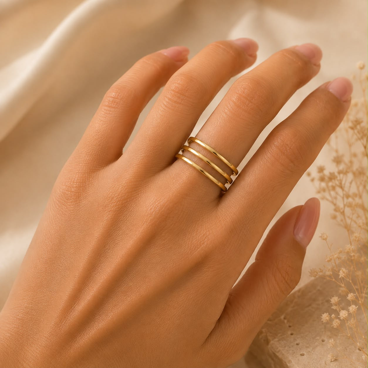 Anillo Dama dorado diseño de triple línea