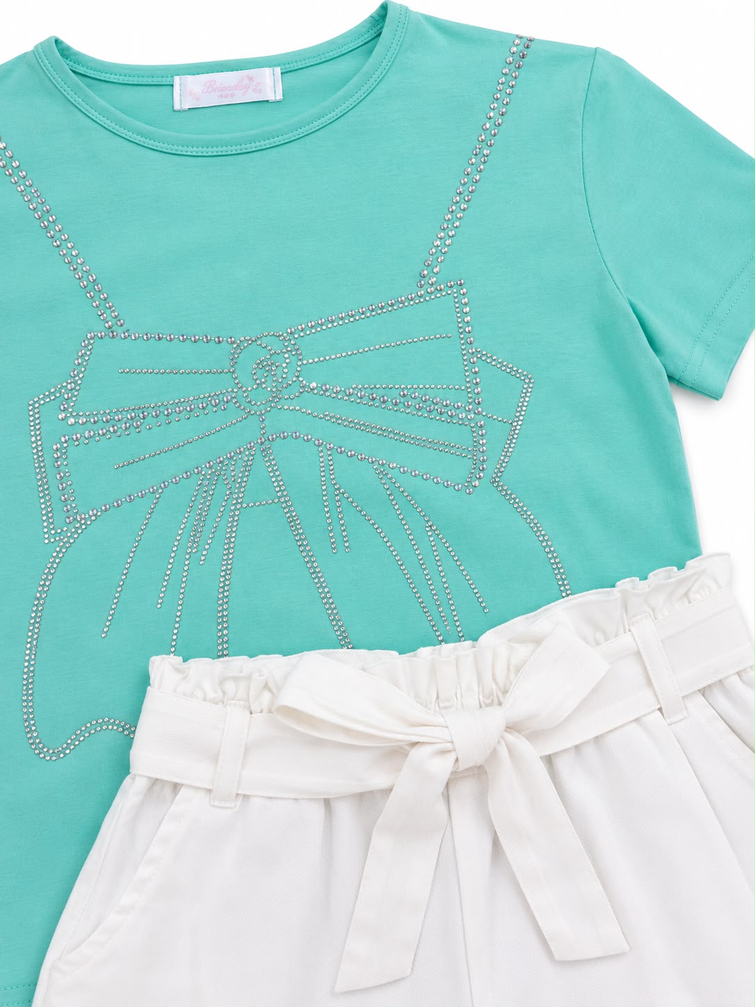 Set niña moño con brillos y short blanco