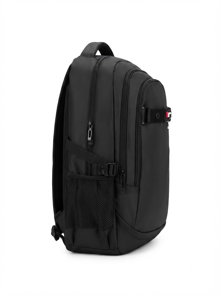 Mochila juvenil gris con diseño urbano